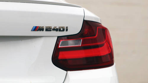 BMW new font style labels