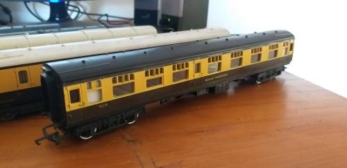 GWR Train set and 2 more coaches