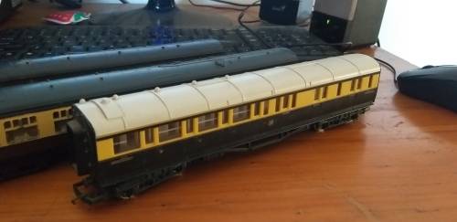 GWR Train set and 2 more coaches