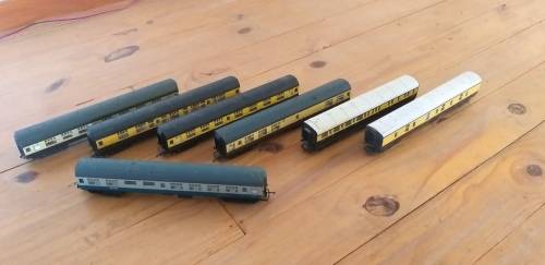 GWR Train set and 2 more coaches