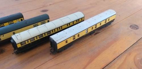 GWR Train set and 2 more coaches