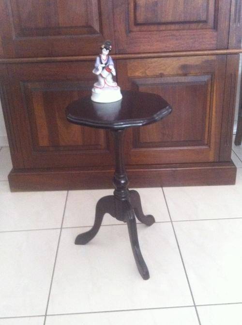 SIDE TABLE IMBUIA