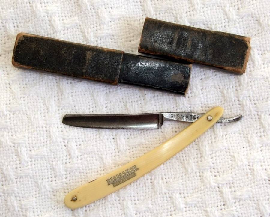 VINTAGE BISMARCK STRAIGHT RAZOR (CUT THROAT RAZOR) WITH  BOX