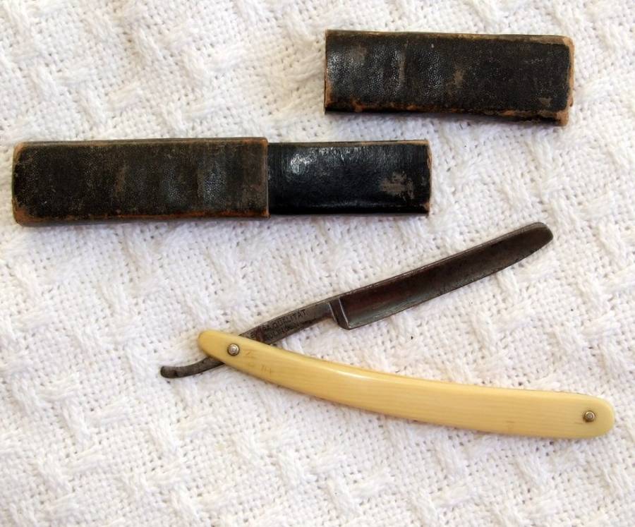 VINTAGE BISMARCK STRAIGHT RAZOR (CUT THROAT RAZOR) WITH  BOX