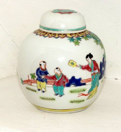 Delightful Chinese Ginger Jar in excellent condition