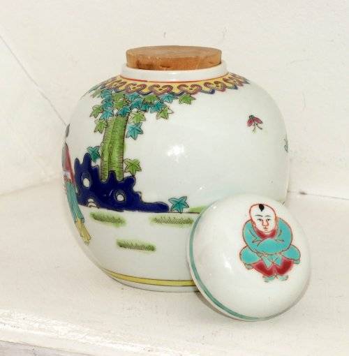 Delightful Chinese Ginger Jar in excellent condition