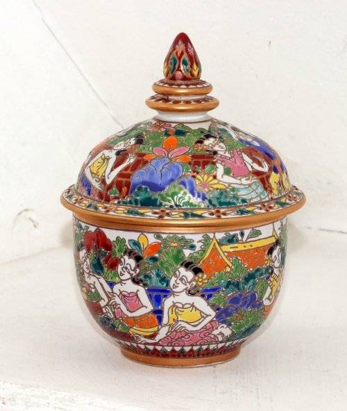 Lovely decorative Oriental Bowl with Lid