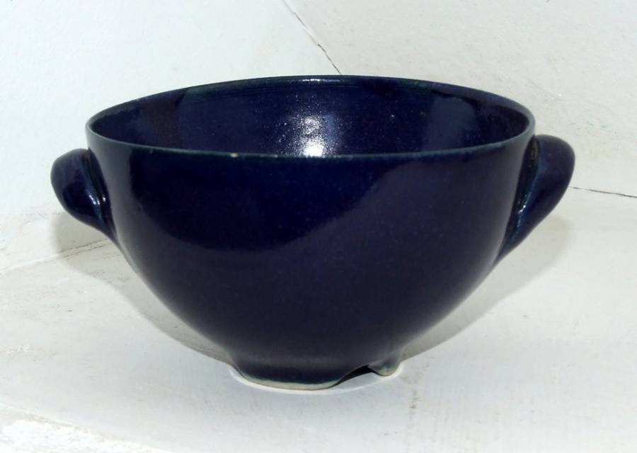 Three delightful vintage Prussian Blue Studio bowls