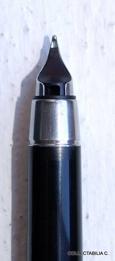 Classic black and brushed steel Parker 25 Flighter Fountain Pen in excellent condition, engraved.