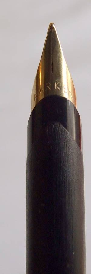Vintage epoxy matt black with gold trim 1984 PARKER ARROW Fountain Pen in excellent condition