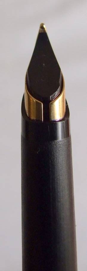 Vintage epoxy matt black with gold trim 1984 PARKER ARROW Fountain Pen in excellent condition