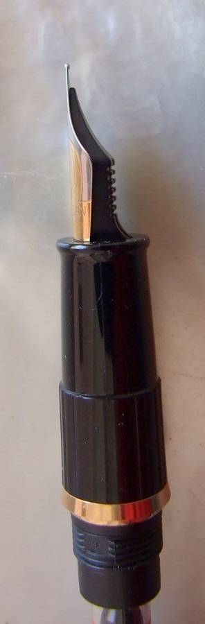 Beautiful Waterman Phileas red & black marbled Fountain Pen, with converter, unused, as new.