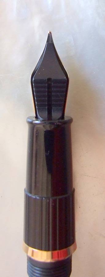 Beautiful Waterman Phileas red & black marbled Fountain Pen, with converter, unused, as new.