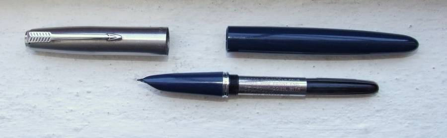 Parker 21 in excellent condition, Blue with Lustraloy Cap, working.