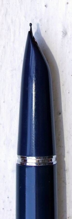 Parker 21 in excellent condition, Blue with Lustraloy Cap, working.