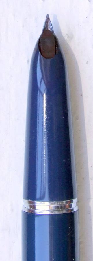Parker 21 in excellent condition, Blue with Lustraloy Cap, working.