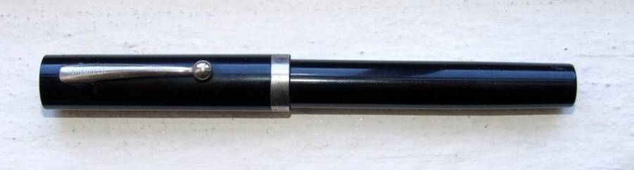 Vintage Sheaffer No Nonsense short section Fountain Pen, Black, Medium nib, working.