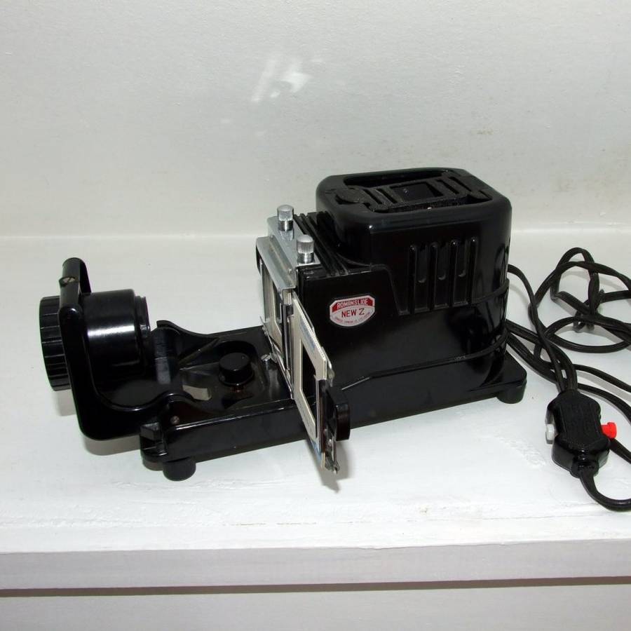 1950's Japanese ROMAN SLIDE NEW Z portable 35mm Slide Projector in original case.