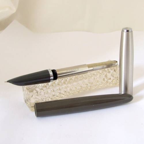 Excellent vintage Parker 21 in box, near mint!