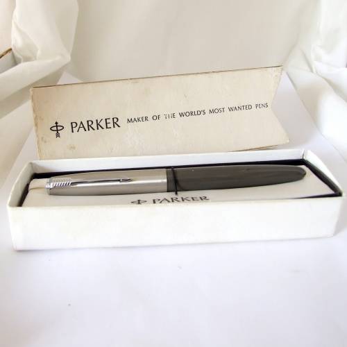Excellent vintage Parker 21 in box, near mint!