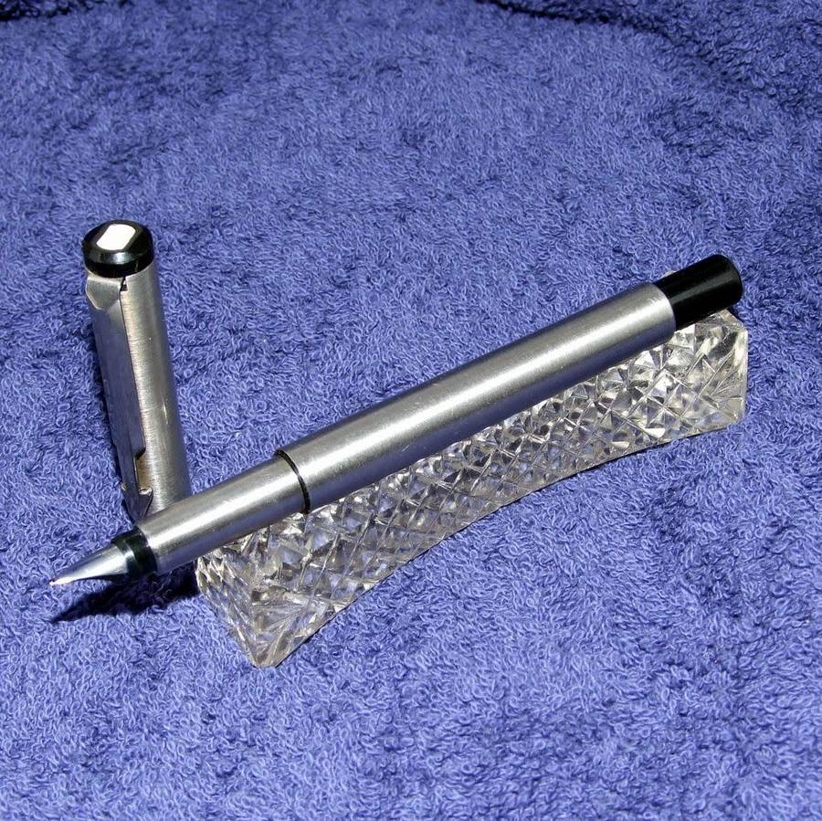 Nice clean 1986(YL) Made in UK Parker Vector Flighter Fountain Pen