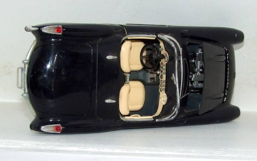 Burago 1/18 scale 1957 Chevrolet Corvette