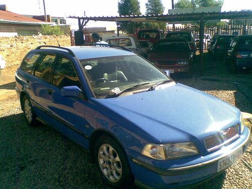 VOLVO S40 STATION WAGON{2001 MODEL}