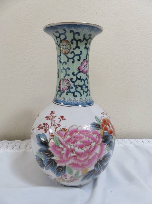 Hand painted Chinese vase