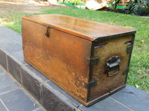 Antique wooden kist with original fittings.