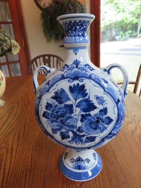 A Dutch de Porceleyne Fles Delfts Blauw footed porcelain moon flask vase.