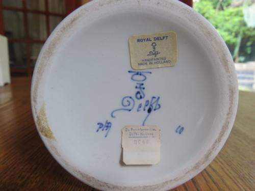 A Dutch de Porceleyne Fles Delfts Blauw footed porcelain moon flask vase.
