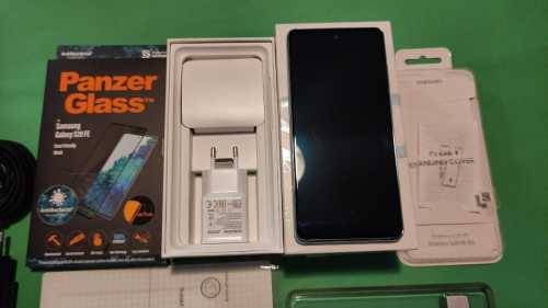 Samsung Galaxy S20 FE  - Dual Sim  -SM-G780F/DS - With Lots of Extras