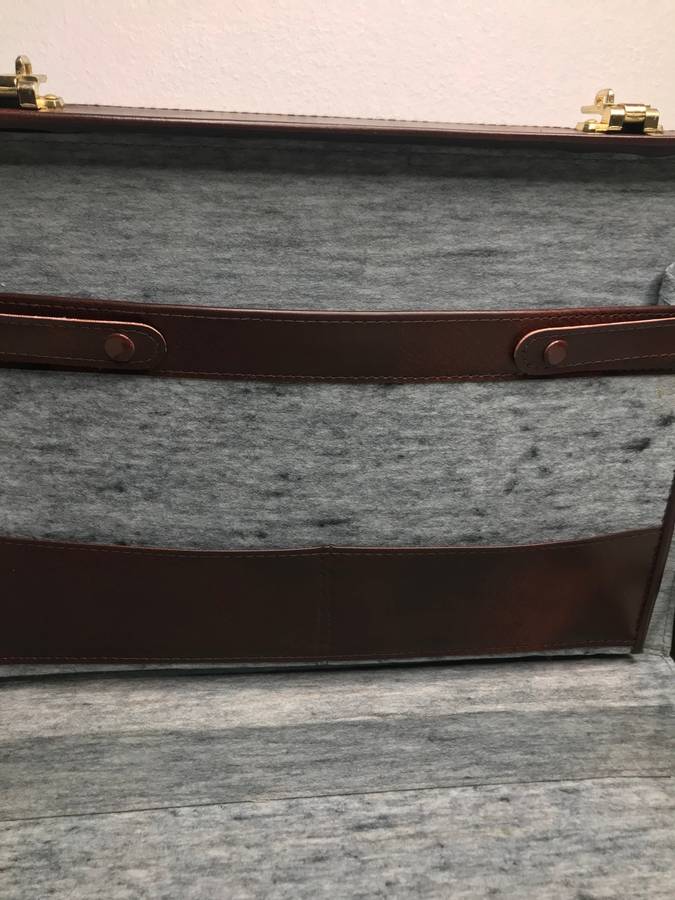 Briefcase brown leather  Inner sleeves second hand