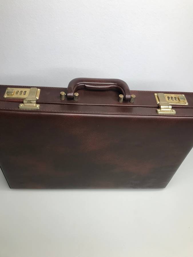 Briefcase brown leather  Inner sleeves second hand