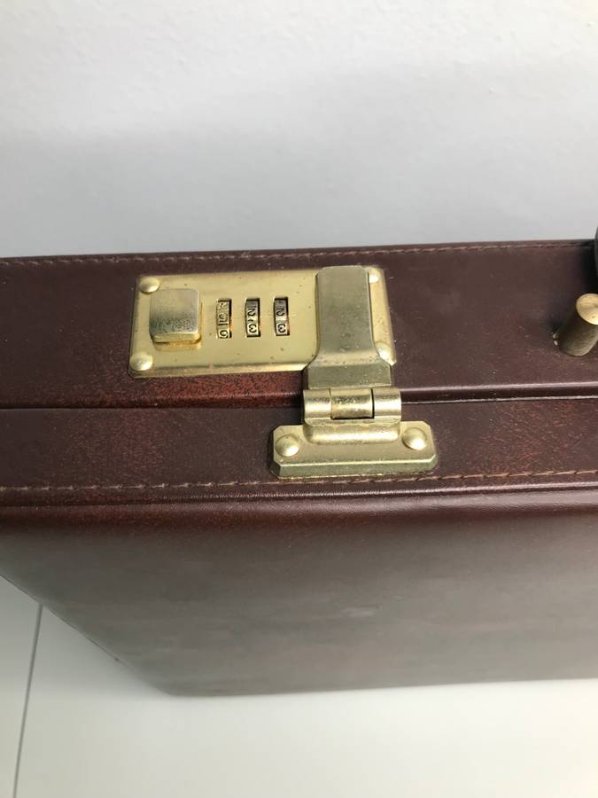 Briefcase brown leather  Inner sleeves second hand