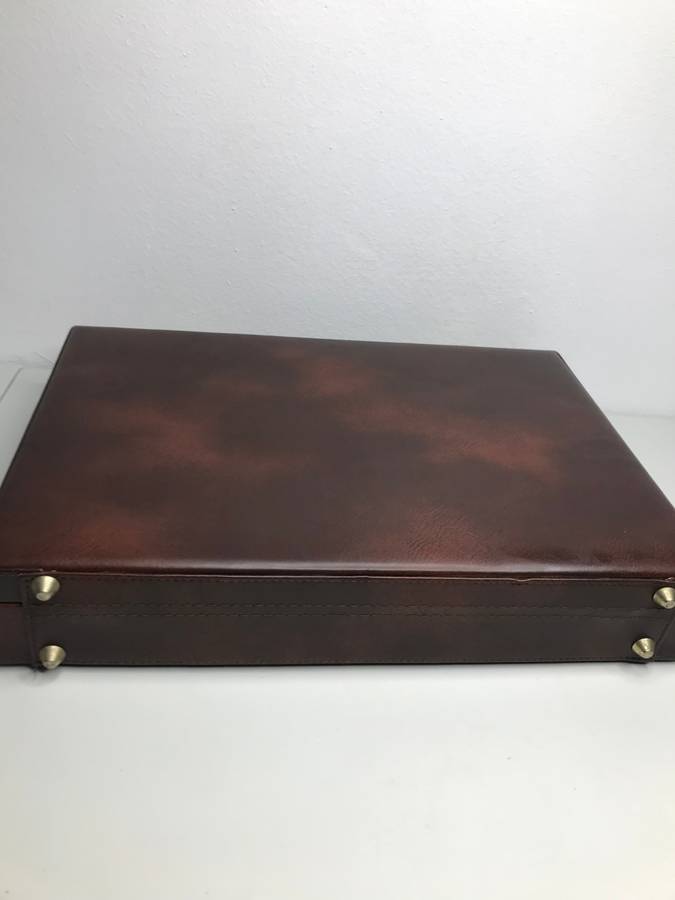 Briefcase brown leather  Inner sleeves second hand