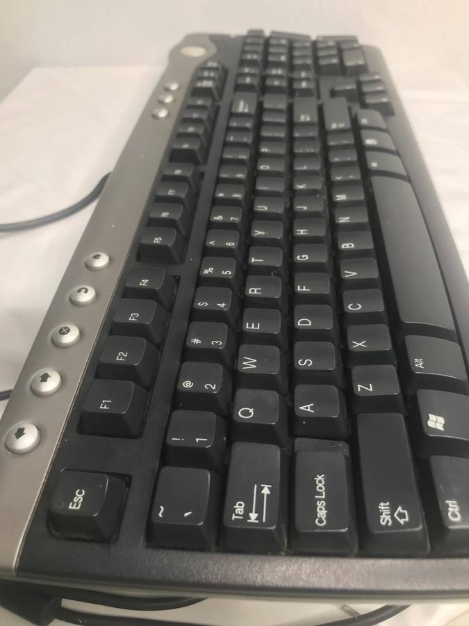 Dell USB Keyboard SK-8125 Two USB Hubs Performance Multimedia Keys