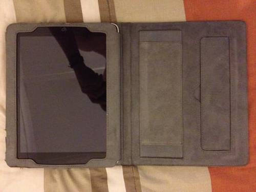 Apple Ipad ** 32GB 3G + WIFI ** Includes cover!!!