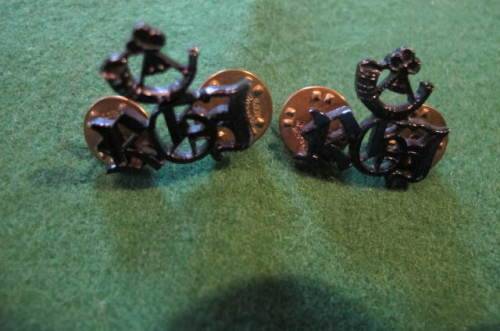 GREAT BRITAIN -ROYAL GREEN JACKETS PAIR  COLLAR BADGES