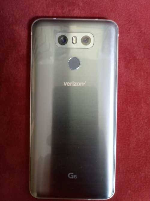 LG G6 - immaculate (with wireless charger) FREE COURIER included.