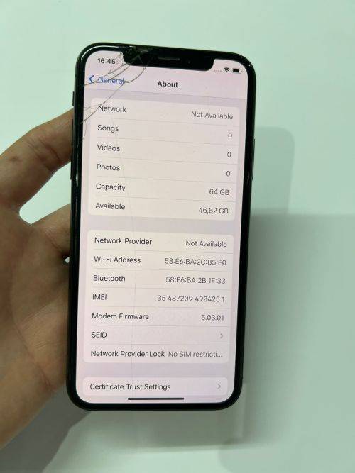 iPhone X 64gb Screen cracked but working