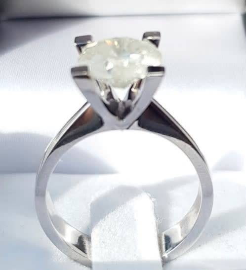 CERTIFIED 2.443 CARAT DIAMOND - ROUND CUT - DIAMOND SOLITAIRE - 18KT WHITE GOLD