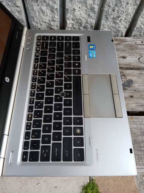 **LATE ENTRY** **AWESOME DEAL** VERY CLEAN HP i5 laptop for sale