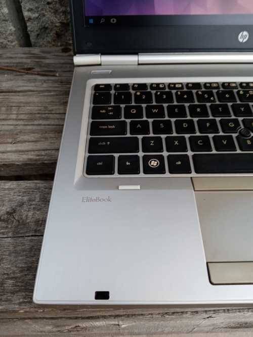 **LATE ENTRY** **AWESOME DEAL** VERY CLEAN HP i5 laptop for sale