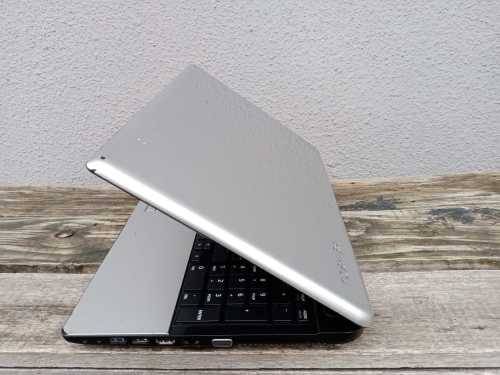 **BARGAIN** Toshiba Satellite C50 Laptop i3