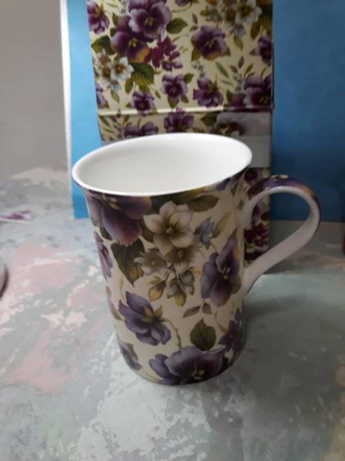 Maxwell and Williams Cream Pansy Fine Bone China Mug in Box.  R 83.00  View Scans