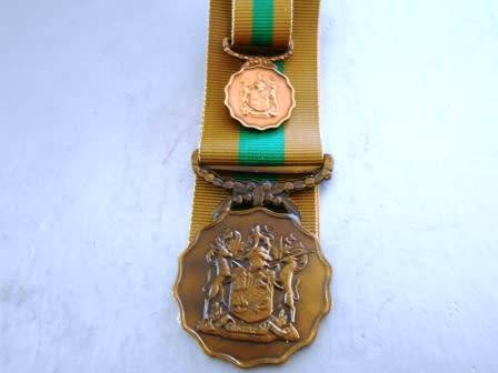 SADF Good Service Medal Set (Full Size and Miniature)