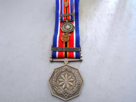 Tshumelo Ikatelaho - General Service Medal Set (Full Size & Miniature )
