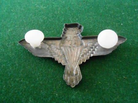 44 Para Brigade Beret Badge *** Both Pins Intact ***