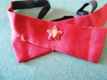 Sams Ladies Bow Tie Used by Officers *** Note Badge in Centre - Rare ***
